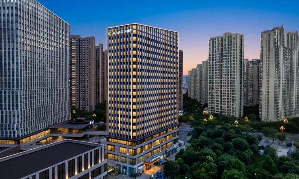 Vienna International Hotel (Kunming Huochezhan Xishan wandaguangchang dian)Dianchiludian)