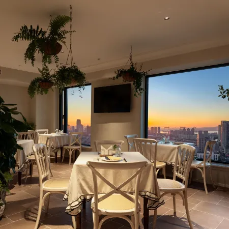 Haigang You·Man Scenic Apartment (Dalian Renmin Road Zhongshan Square Subway Station)