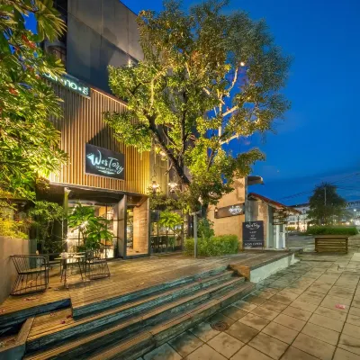 Westory Design Poshtel Hotels near Wat Thawornwararam