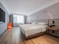 Borman Hotel (Huanghua Yingbin Avenue Branch) - parking