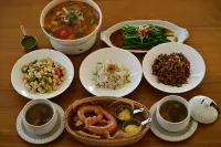 Xingyang Valley Hot Springs Luxury Tent Hotel - พร้อมอาหารเช้า