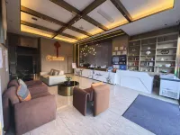 Guiyang Air Travel · Hotel Transfer · YOUNG AND FASHION (Longdongbao Airport Outlet Store) - Airport Shuttle