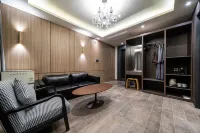 Sokcho Business Hotel Camel - 停車場