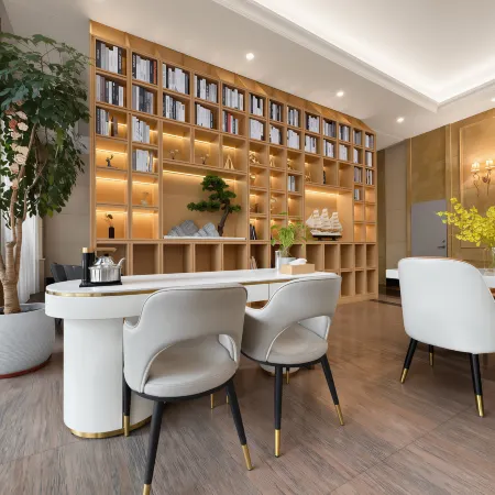 Vienna Hotel(Hezhou Lingfeng Plaza Diversified Global City Store)