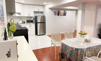 Private House Basement Suite Toronto/Richmond Hill