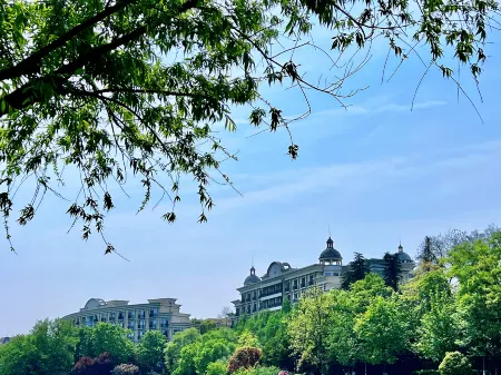 Mingfa Pearl Spring Hotel Отели рядом с достопримечательностью «Sifang Contemporary Art Museum»