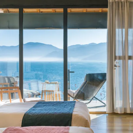 Yan sit lake view luxury B&B (Lugu Lake pig trough boat tour lake big falling water village store)