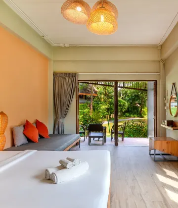 ห้องนางเงือก ห้องดีลักซ์ วิวสวน