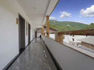 Jiuzhaigou Spring Mountain Homestay