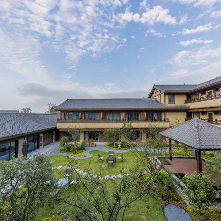 Secluded Longwan Hot Spring Hotel