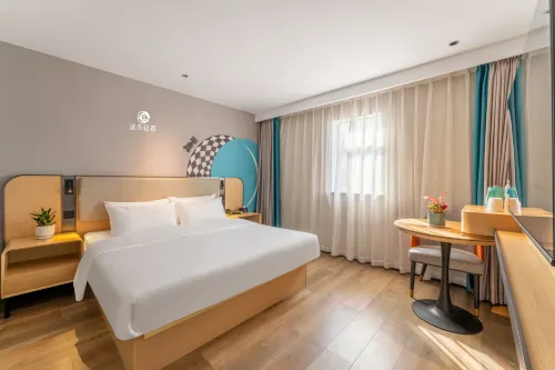 City Light Luxury Hotel (Foshan Qinghuiyuan Daliang Pedestrian Street)