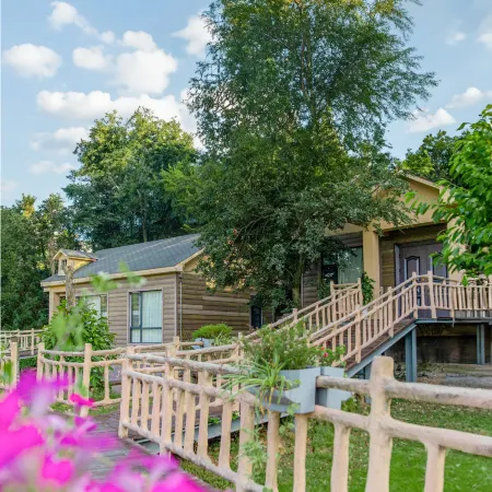 Tengyun Xiandailüyougenjudi Homestay (Zhalaiwanzhan Station)