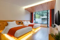 Floral Hotel· Fengxutai Hot Spring Homestay (Laojunshan Yunjing Cableway Branch) Отели в г. Лоян