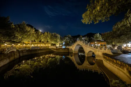 Floral Lux Hotel·Lanting Hot Spring Resort(Mutianyu Great Wall shops)