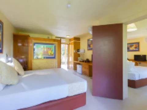 The Rarotongan Beach Resort & Lagoonarium Hotels in Arorangi