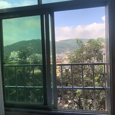 Lancang Hongsheng Hotel