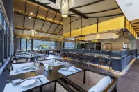 Howard Johnson Lake Serenity hot springs hotel Xichang - ที่มีบาร์