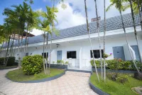 The Coconut Nanai Resort Phuket Hotel berhampiran Skylight Villas