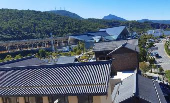 Yunshang Four Seasons Shangpin Hotel (Lijiang High-speed Railway Station Railway Station)