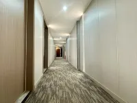 Jinglang Business Hotel (Dengzhou Railway Station)