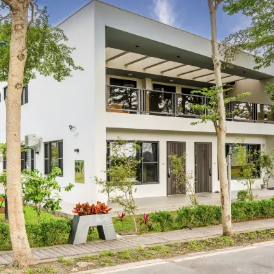 Dream Field Hotels near Qingjing Farm