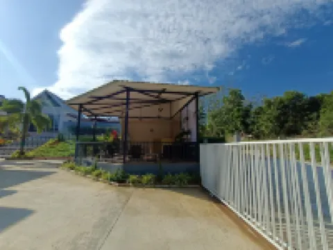 ANYAMAN LANTA Hotels near Khlong Khong Beach
