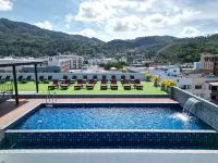 Paripas Patong Resort - Infinity Pools