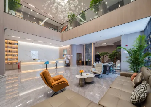 億林ホテル（七都広場客運駅）