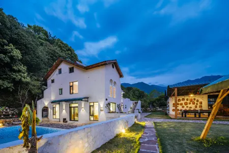 Floral Hotel· Jiujiang Lezhou Manor Homestay(Donglin Temple Branch of Lushan Cableway)