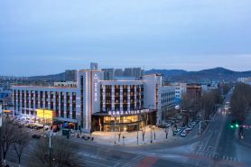Atour Hotel Jinzhou Bohai University Shifu Square