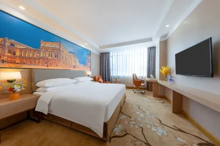 Vienna Classic Hotel Отели рядом с достопримечательностью «Zhanjiang Fishermans Wharf»