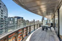 Melbourne Lifestyle Apartments - Best Views on Collins - Gym