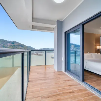 Yacht Vacation Apartment Hotels near Xiandie Rock