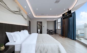 Luyuan Hotel (Shaoshan District High speed railway station store)