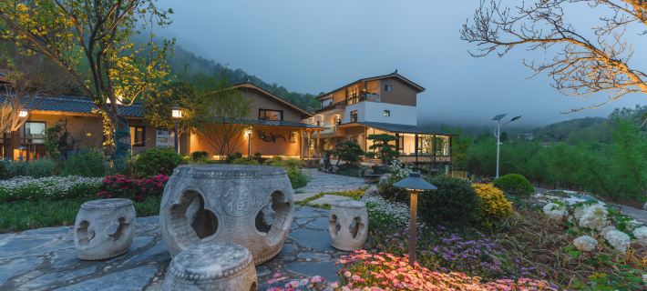 Xinglin Villa Hotels in Liuba