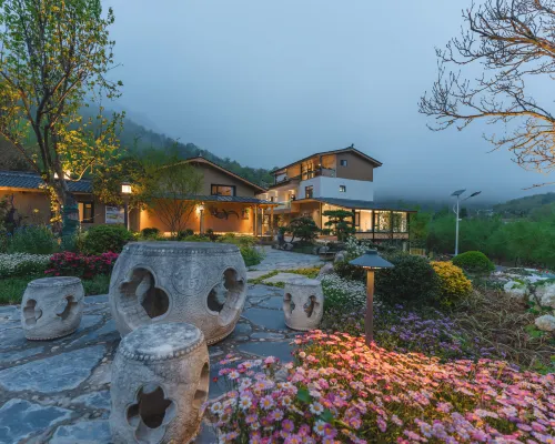 Xinglin Villa Hotels in Liuba