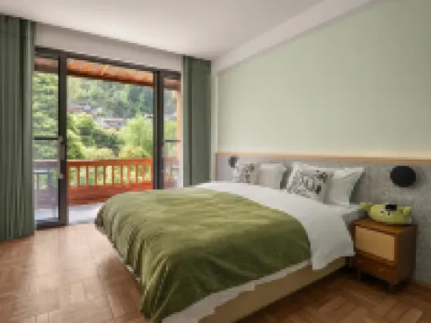 Story Mountain Wind Holiday Bed and Breakfast Hotels in Liping