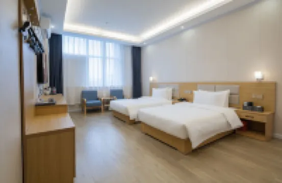 Chonpines Hotel · Foshan Guangfu Road Hotels near HuangQi BuXingJie