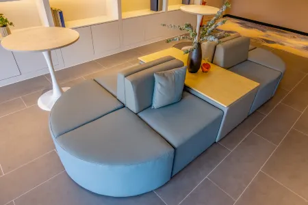 Home Inn Ruibai Cloud Hotel (Shijiazhuang Heping West Road Youyi North Street Branch) Отели рядом с достопримечательностью «Shijiazhuang Vocational Technology Institute»