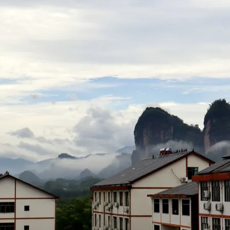LAN YUE JU Hotel (Mount Longhu Visitor Center)