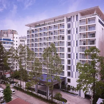 RIVA Hotel SHV Отели рядом с достопримечательностью «Пляж Очутель»