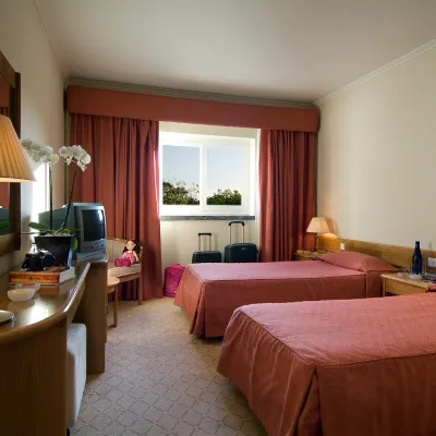 Hotel Cruz Alta Hotels near Fatima Bus Station