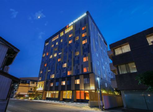 โรงแรมและสปา กิฟท์ ทาคายามา