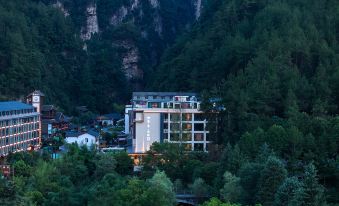 Zhangjiajie Four Seasons Lai · Riverside Resort Hotel (Baofeng Lake Scenic Area)