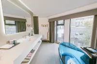 One night hotel (Leshan High speed Railway Station)