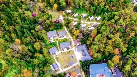 LiChuan BaiQueshan Residential hostal Отели рядом с достопримечательностью «Tenglong Cave Scenic Area»