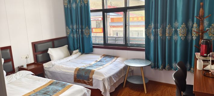 TarchinHongyu Hotel โรงแรมในผู่หลาน