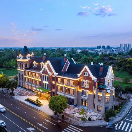 Chengdu Pujiang Fangcaodi Hotel