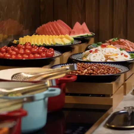 QIANNA HOTEL (Taihe Huayuan Market, East High-speed Railway Station)