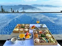 Yixiangshan Camp and Banshan Hotel